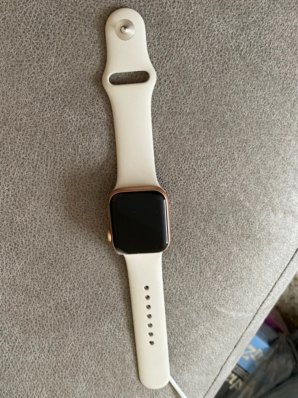 Apple Rose Gold Smartwatch SE first gen.